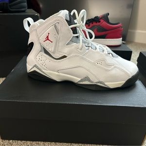 Youth 6.5 Jordan’s
